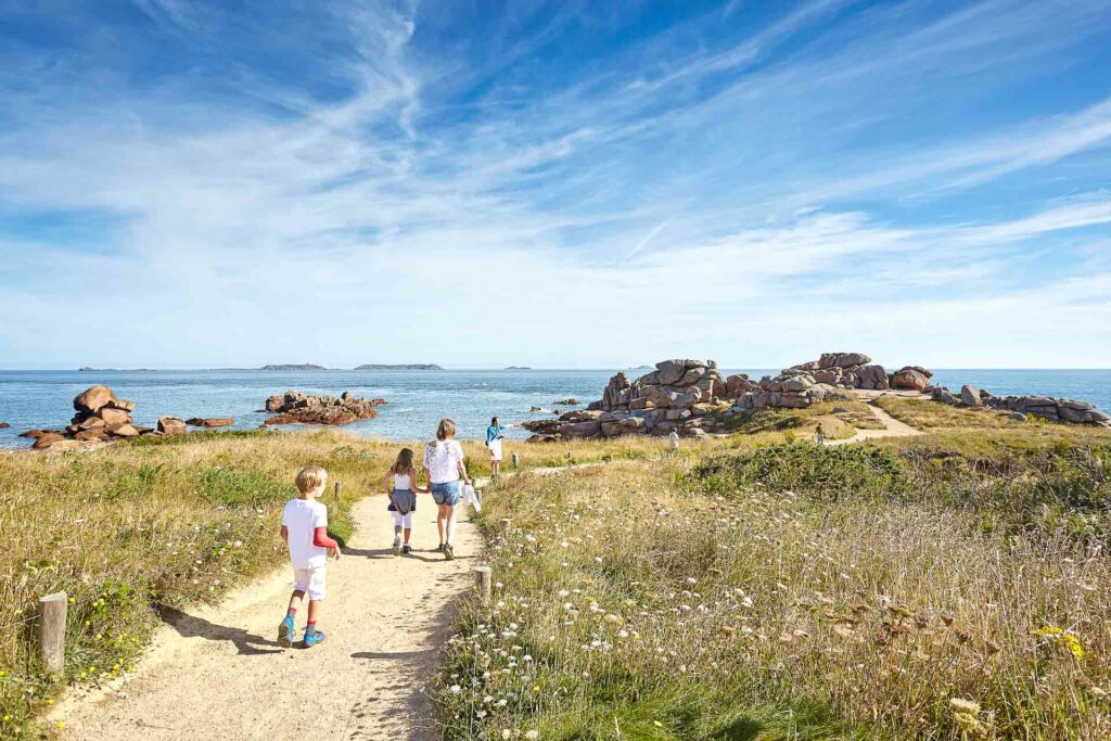 Perros Guirec - 1 reservation hotel les bains perros guirec 56028